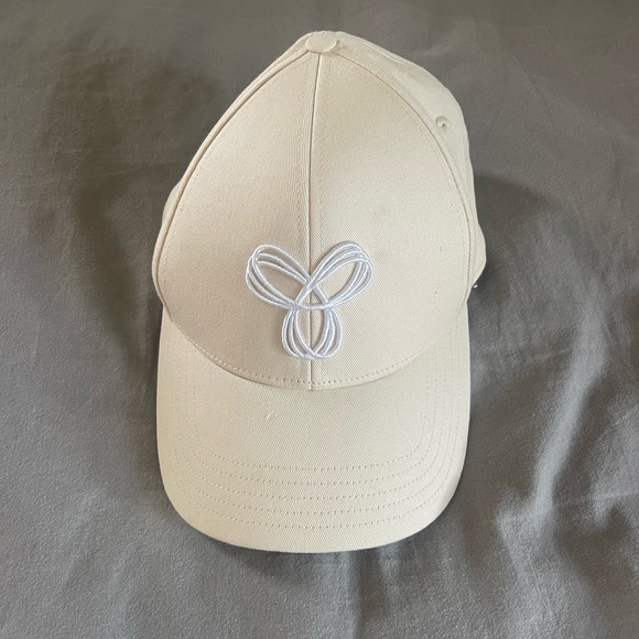 Aritzia TNA trucker hat - Picture 1 of 3